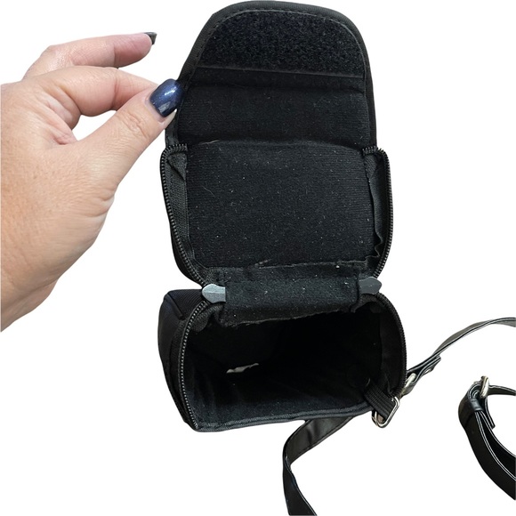 Canon Black Nylon Camera Case with Adjustable Shoulder Strap - Picture 4 of 6